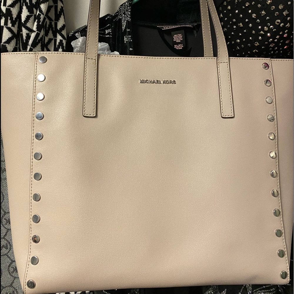 Brand new with tags gray micheal kors purse